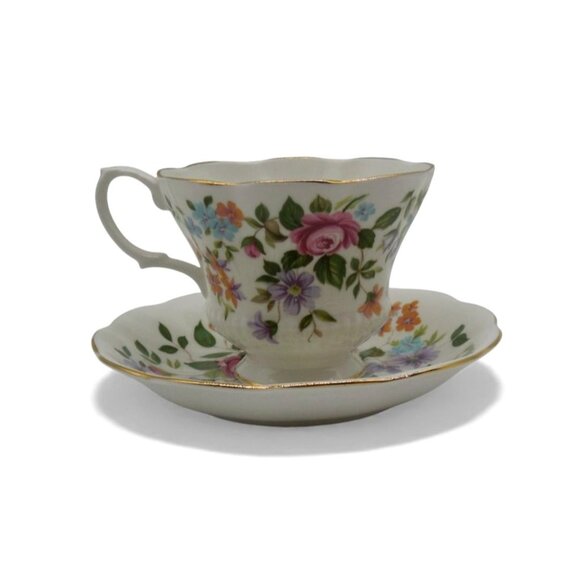 ROYAL ALBERT Floral Teacup & Saucer Set Bone China Gold Trim England Vintage - Picture 3 of 10